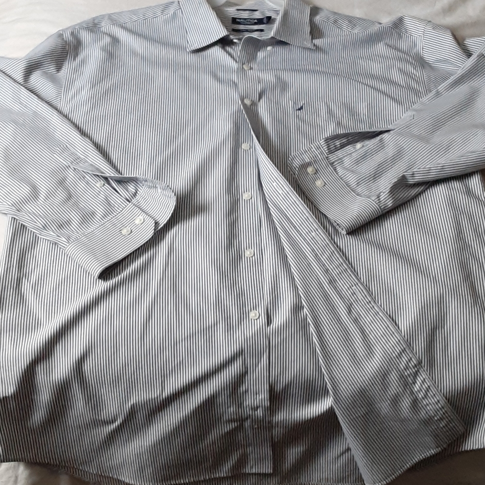 Men's Nautica dress shirt